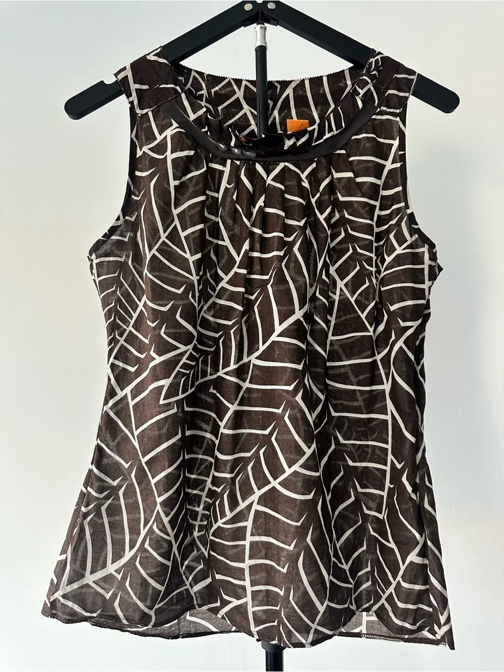 Tory Burch Size 8 Brown Ivory Leaf Print Cotton Sleeveless Blouse Top
